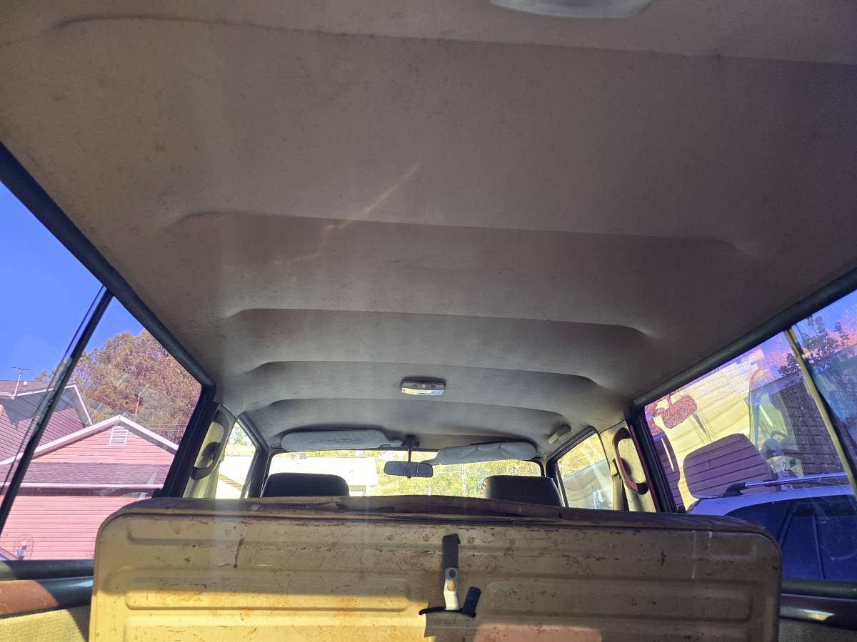 Isuzu-trooper-1986-red-12