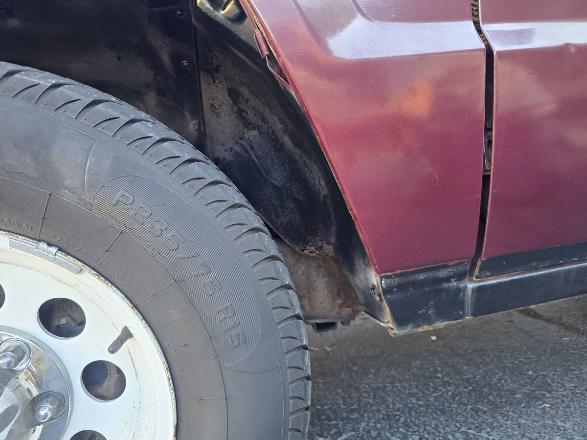 Isuzu-trooper-1986-red-14