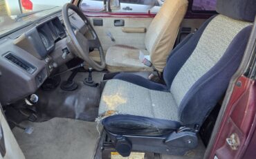 Isuzu-trooper-1986-red-7