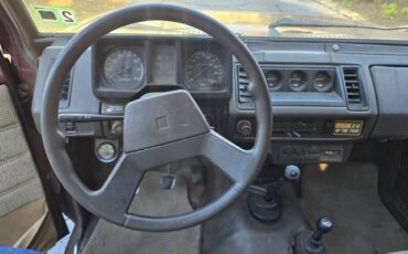 Isuzu-trooper-1986-red-8