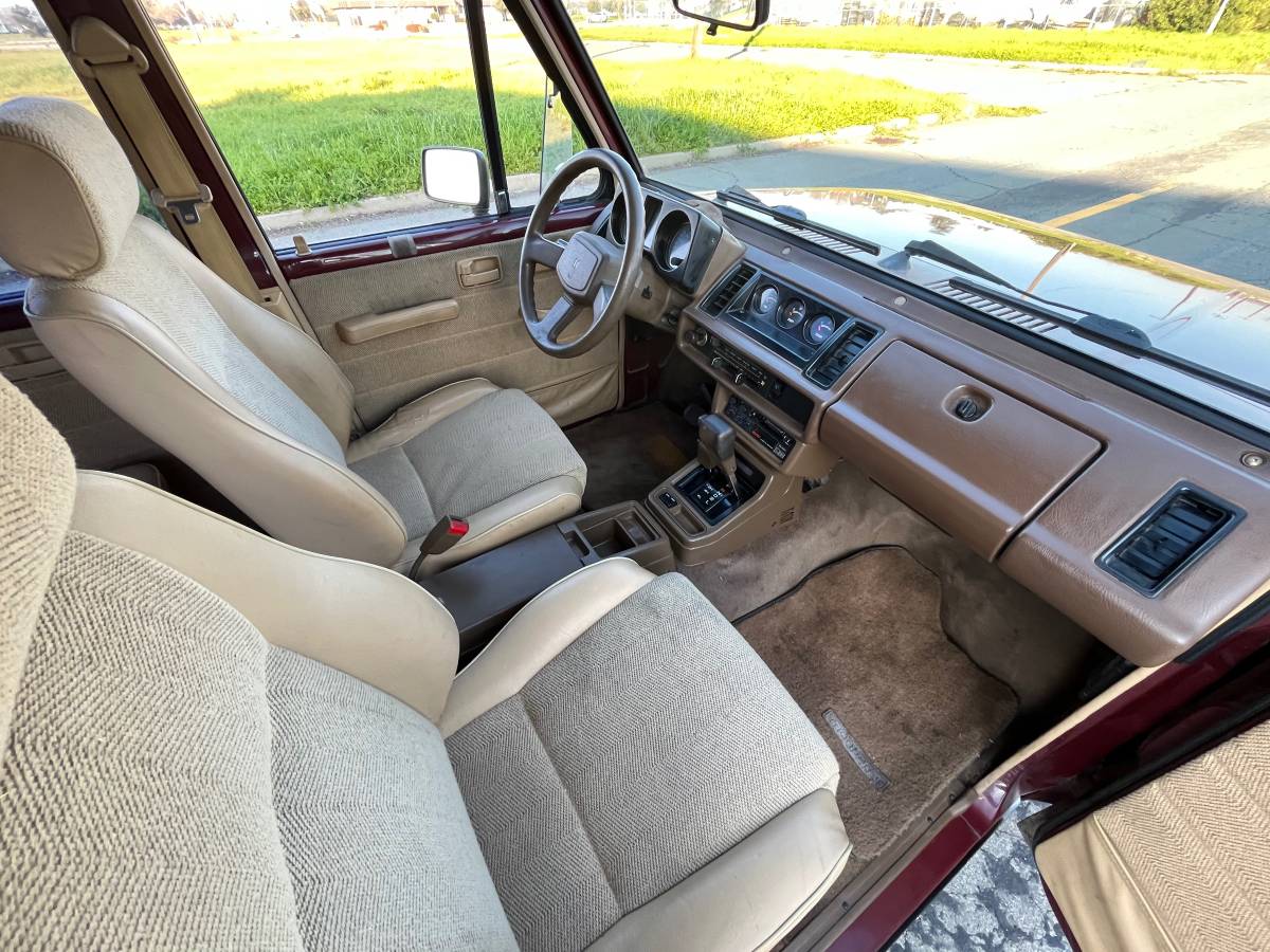 Isuzu-trooper-1988-10