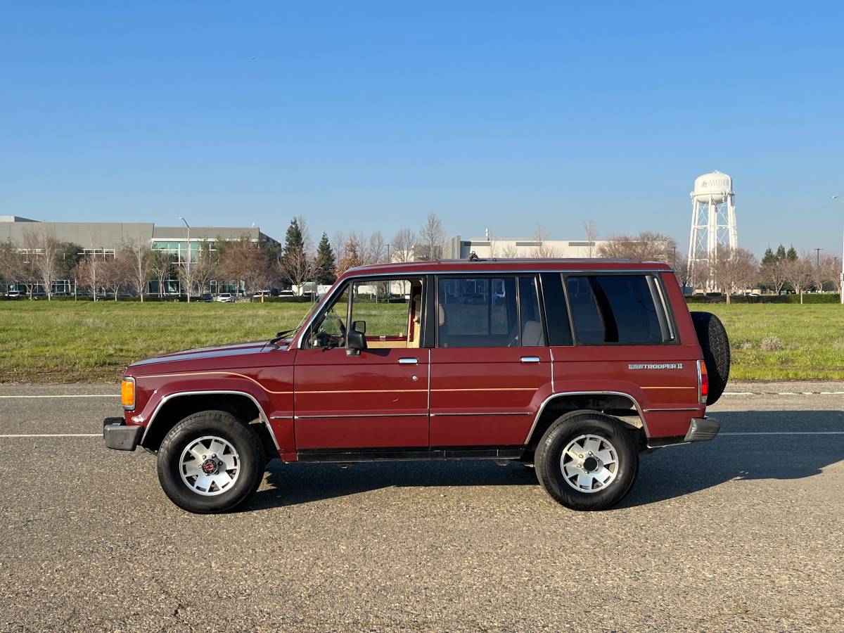 Isuzu-trooper-1988-16