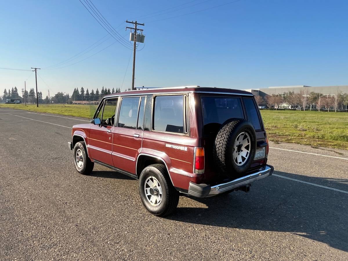 Isuzu-trooper-1988-17