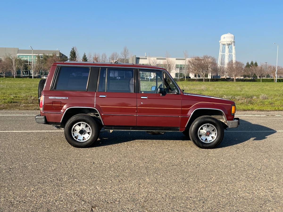 Isuzu-trooper-1988-3