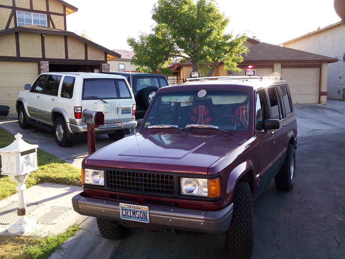 Isuzu-trooper-1989-purple-7