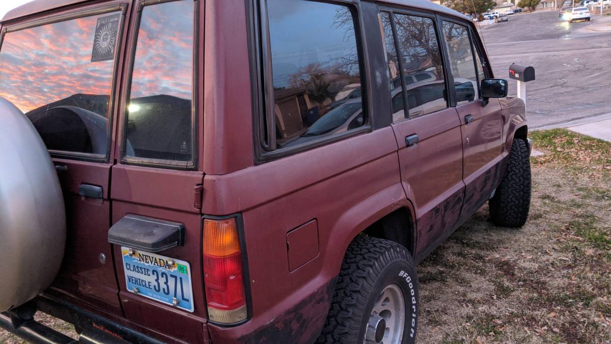 Isuzu-trooper-1989-purple