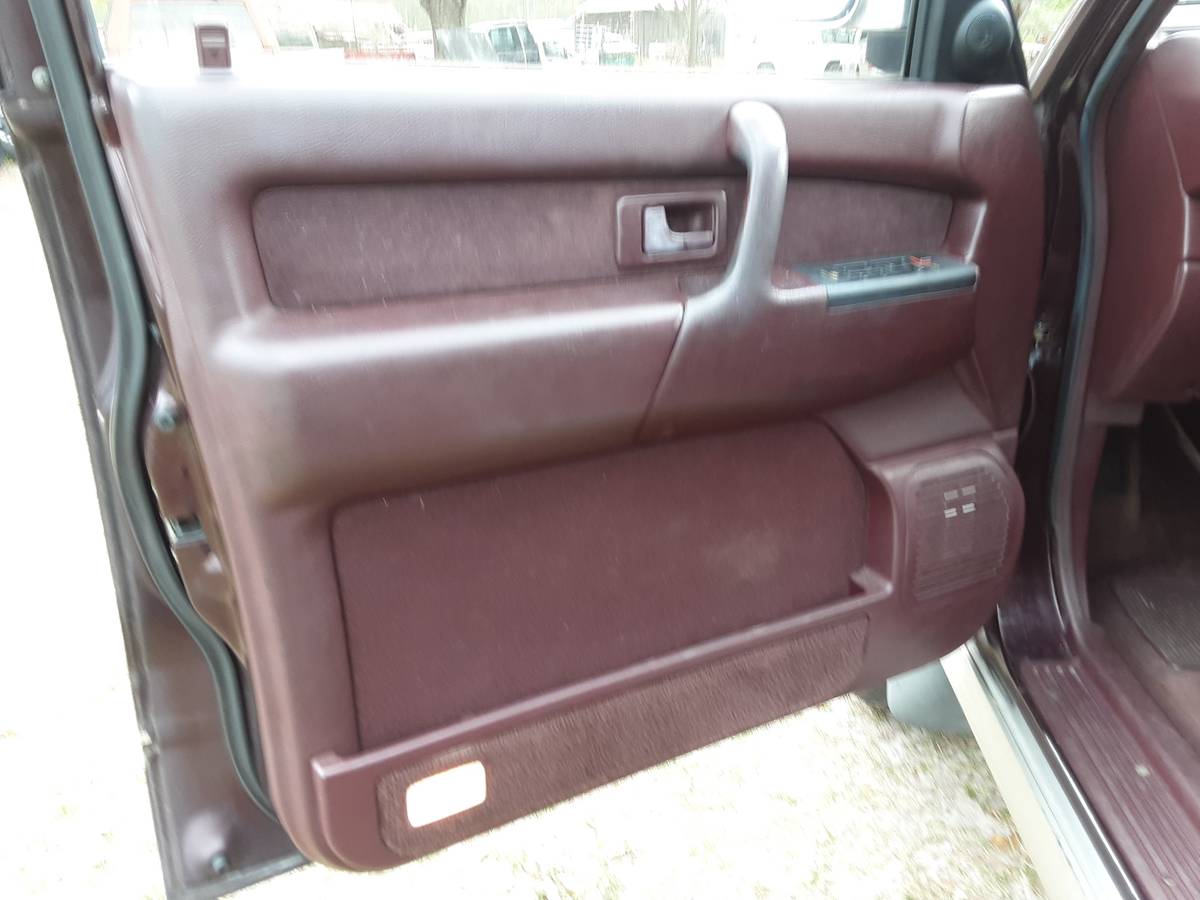 Isuzu-trooper-4x4-1992-purple-10