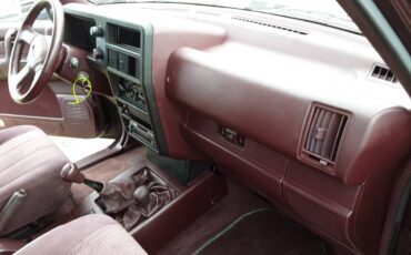 Isuzu-trooper-4x4-1992-purple-12