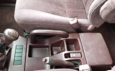 Isuzu-trooper-4x4-1992-purple-17