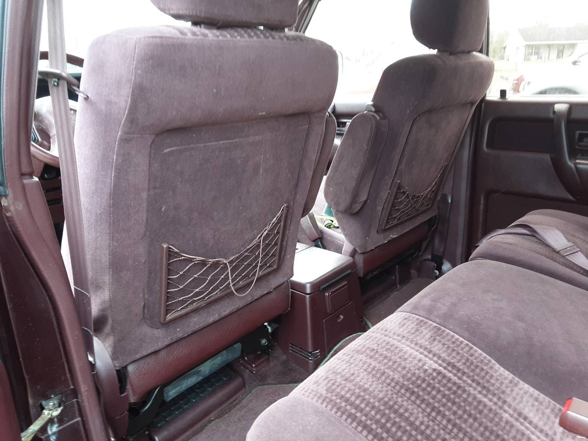 Isuzu-trooper-4x4-1992-purple-19