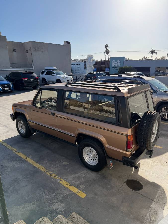Isuzu-trooper-diesel-1986-brown-1