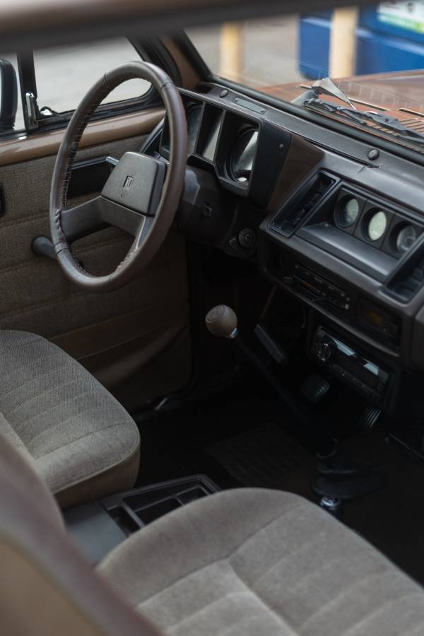 Isuzu-trooper-diesel-1986-brown-4