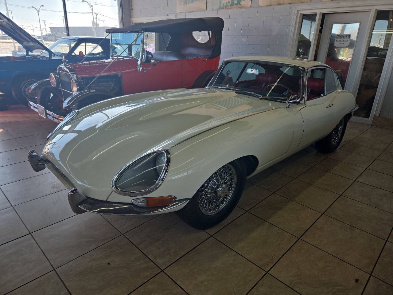 Jaguar-E-Type-1964-Coupe-1
