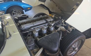 Jaguar-E-Type-1964-Coupe-10