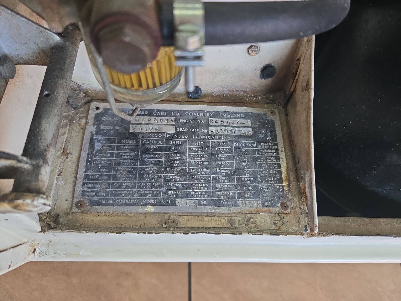 Jaguar-E-Type-1964-Coupe-11