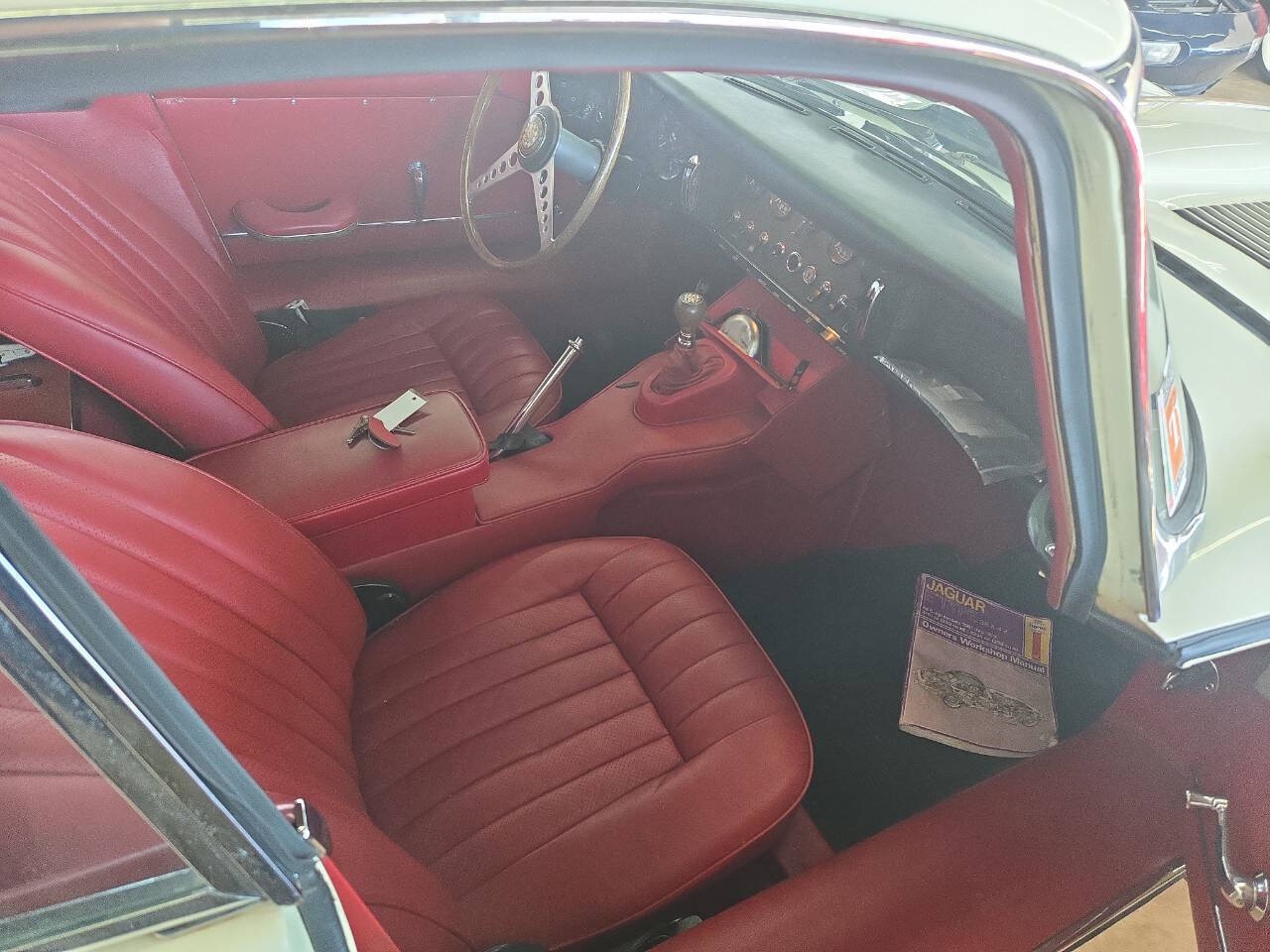 Jaguar-E-Type-1964-Coupe-15