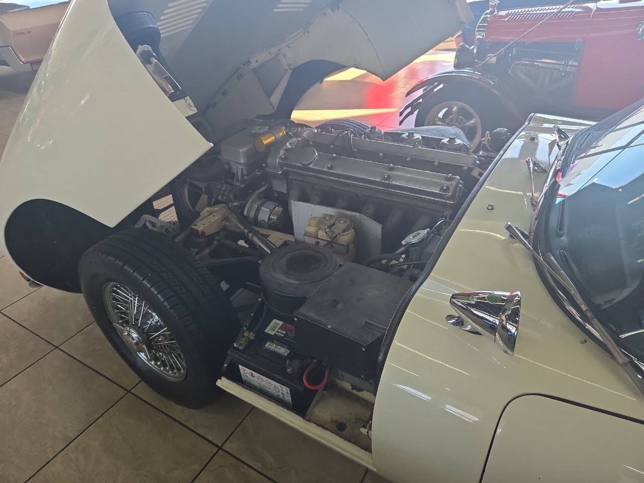 Jaguar-E-Type-1964-Coupe-9