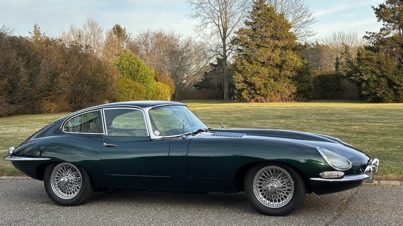 Jaguar-E-Type-1965-COUPE-10