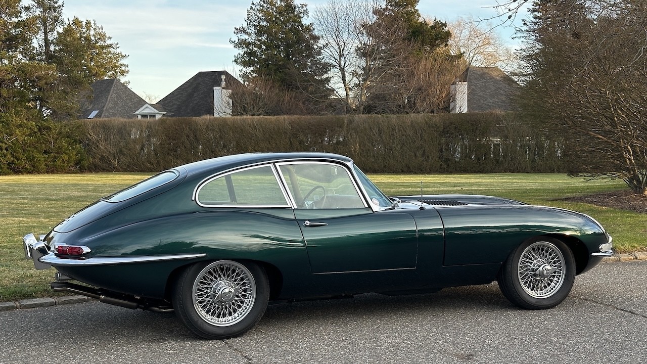 Jaguar-E-Type-1965-COUPE-12