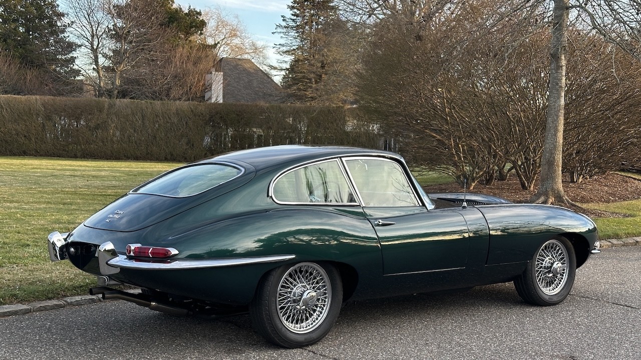 Jaguar-E-Type-1965-COUPE-13