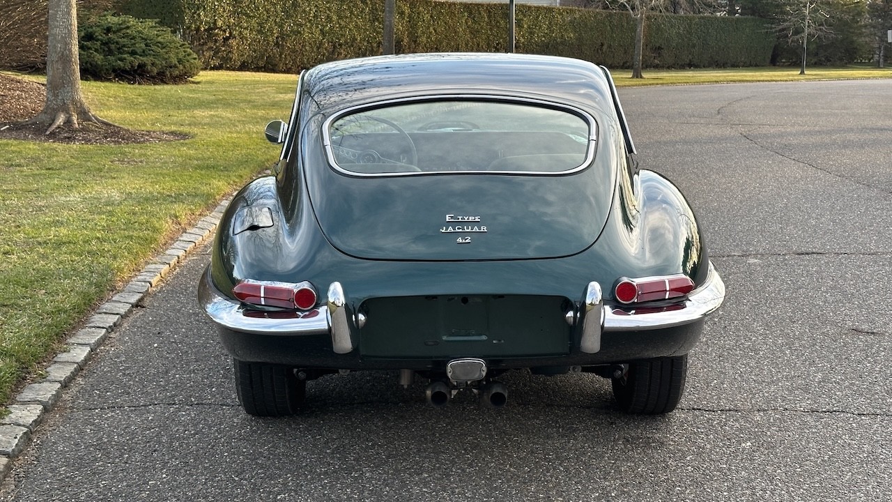 Jaguar-E-Type-1965-COUPE-16