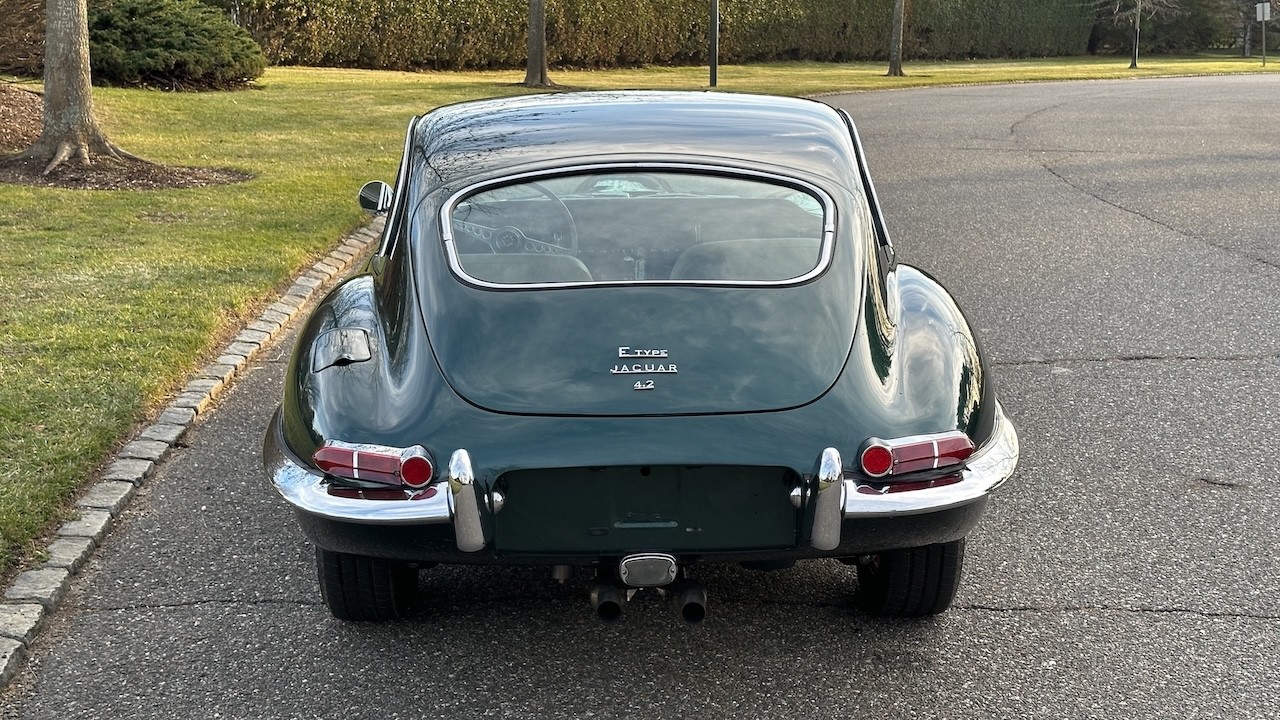 Jaguar-E-Type-1965-COUPE-17