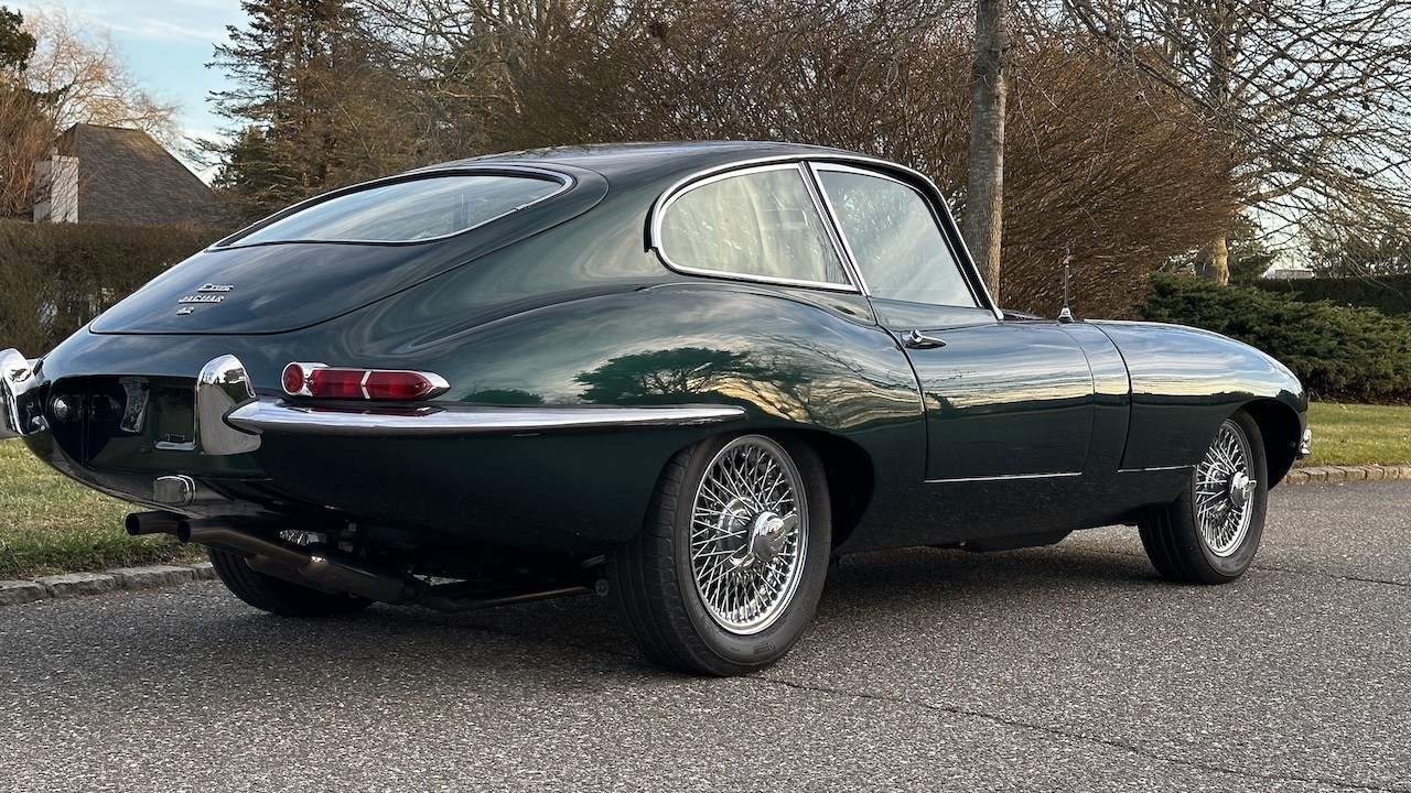 Jaguar-E-Type-1965-COUPE-18