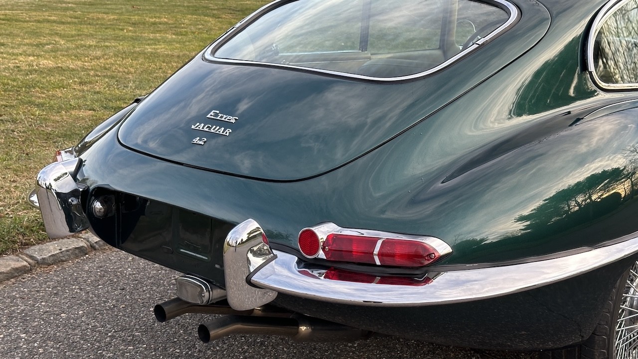 Jaguar-E-Type-1965-COUPE-19