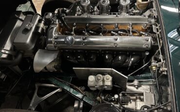 Jaguar-E-Type-1965-COUPE-2