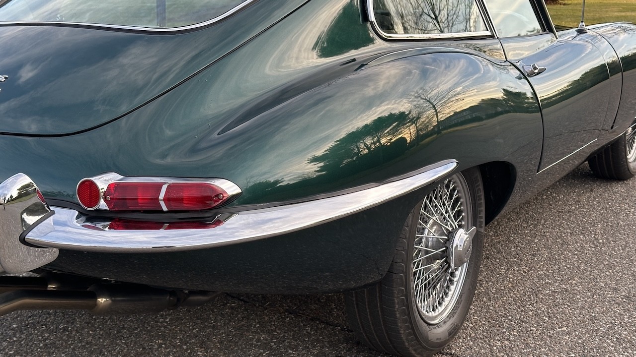 Jaguar-E-Type-1965-COUPE-20