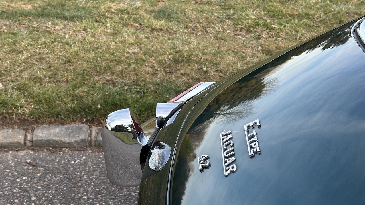 Jaguar-E-Type-1965-COUPE-23