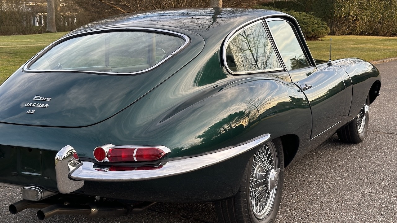 Jaguar-E-Type-1965-COUPE-27