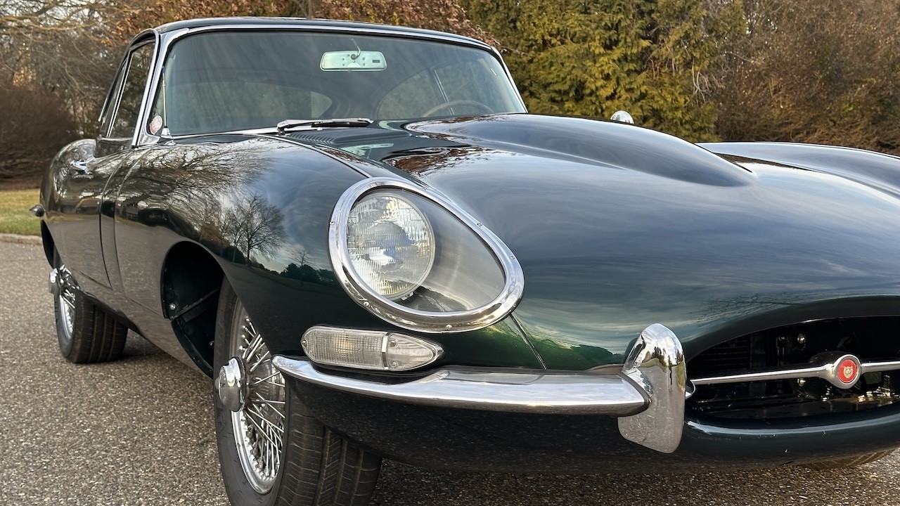 Jaguar-E-Type-1965-COUPE-29