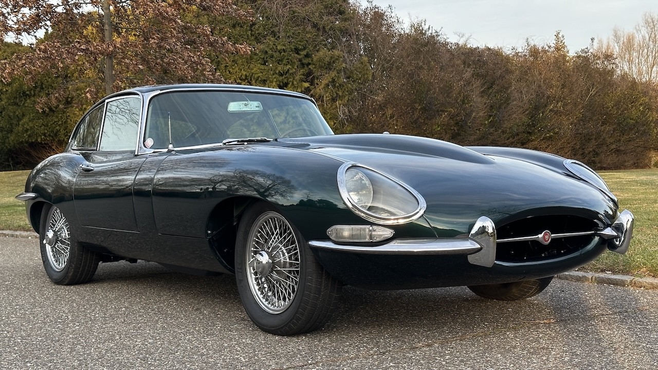 Jaguar-E-Type-1965-COUPE-30