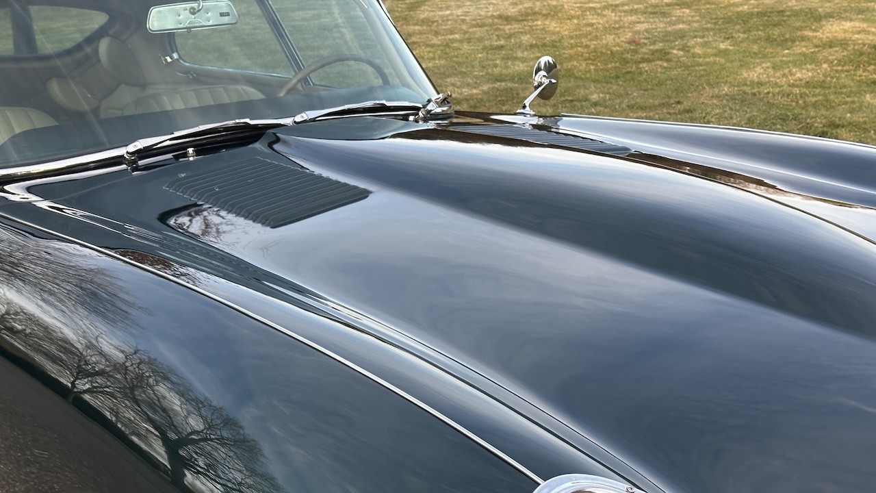 Jaguar-E-Type-1965-COUPE-35