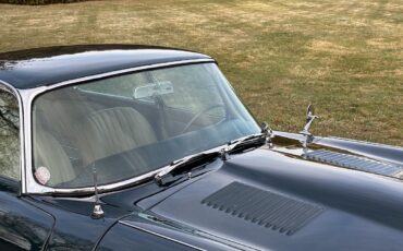 Jaguar-E-Type-1965-COUPE-37