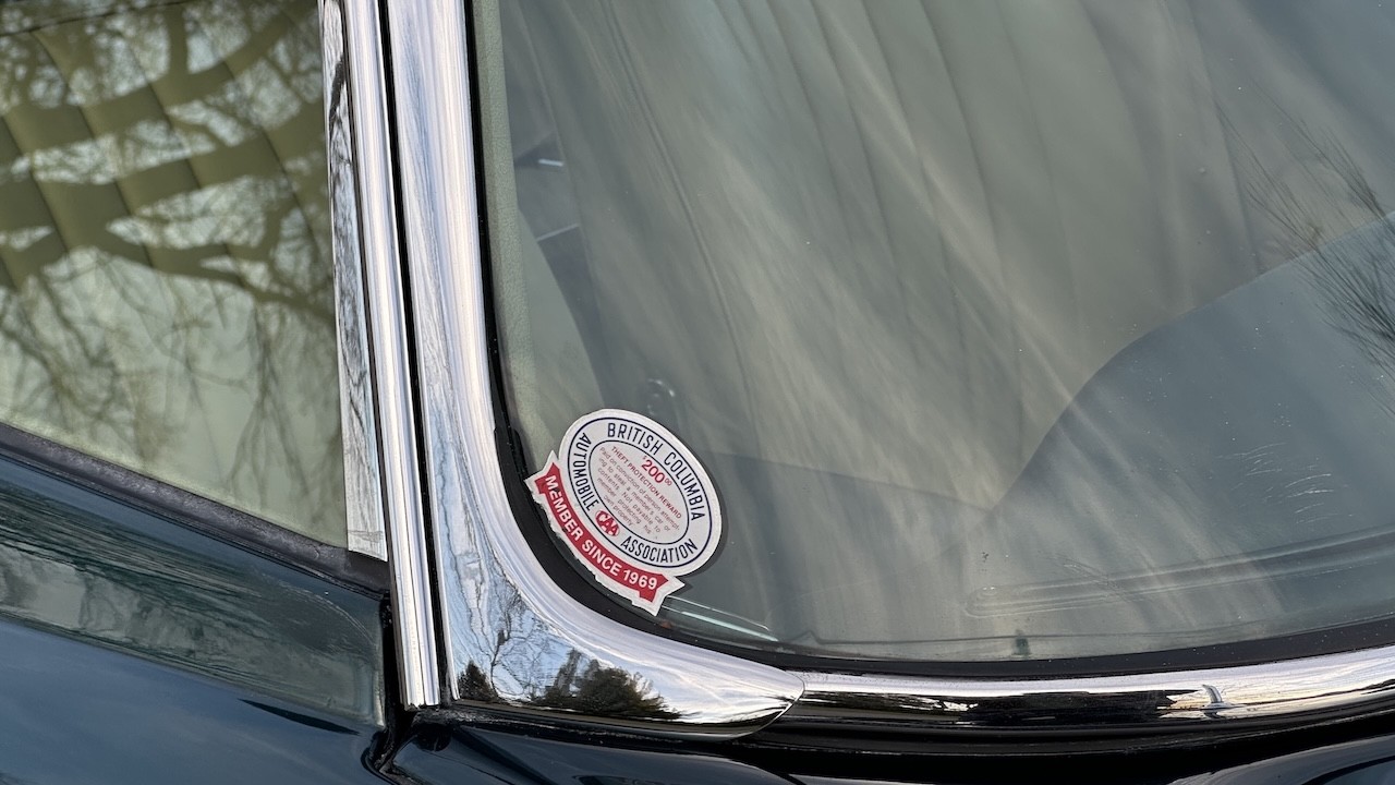 Jaguar-E-Type-1965-COUPE-38