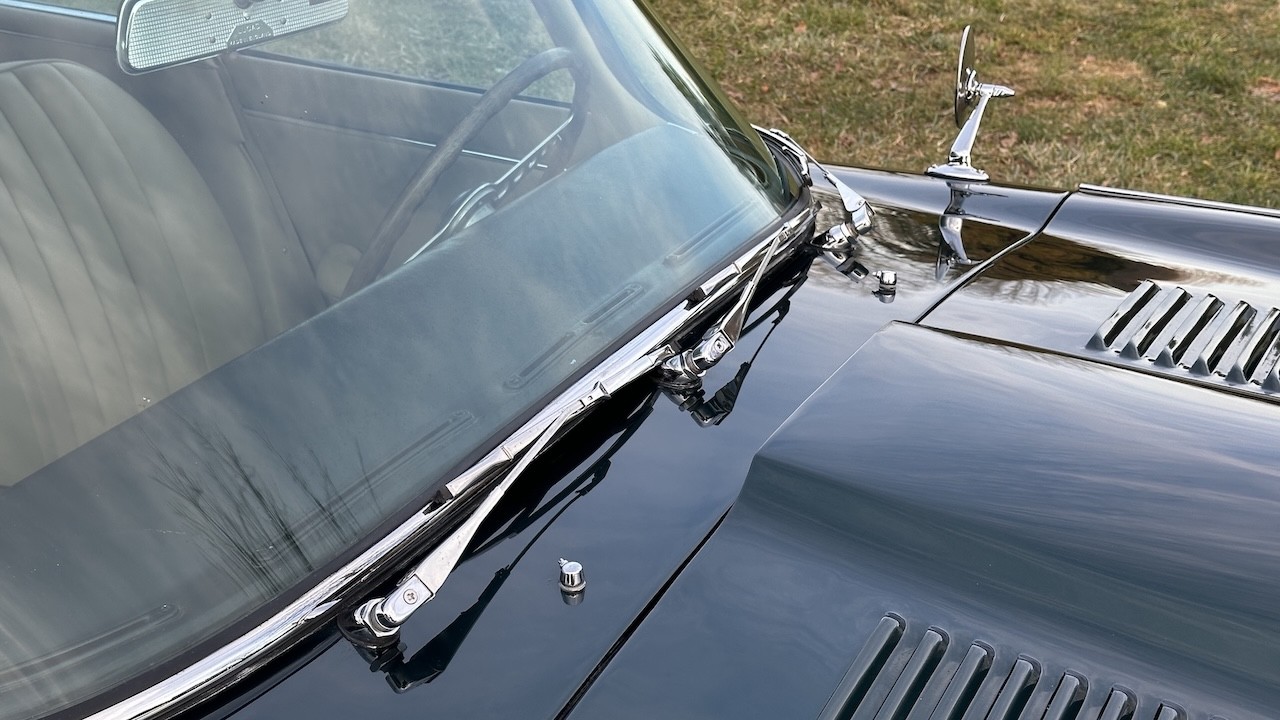 Jaguar-E-Type-1965-COUPE-39