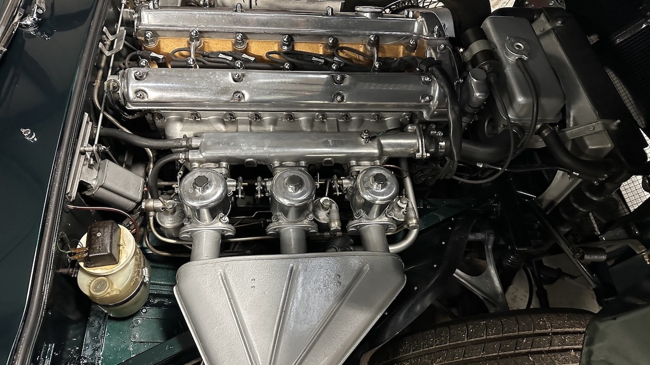 Jaguar-E-Type-1965-COUPE-4