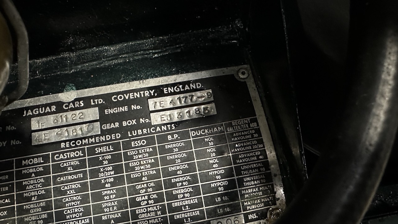 Jaguar-E-Type-1965-COUPE-5