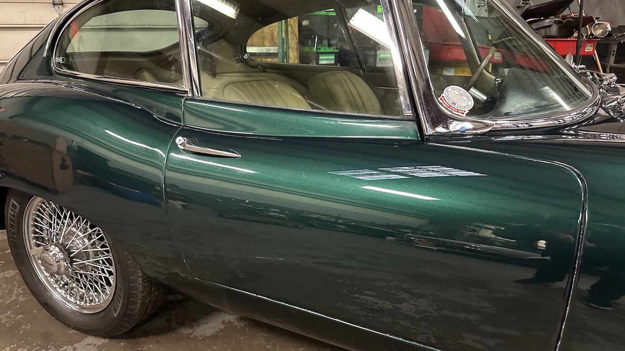 Jaguar-E-Type-1965-COUPE-7