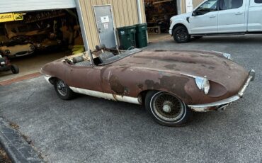 Jaguar-E-Type-1968-Convertible-3