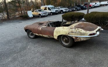 Jaguar-E-Type-1968-Convertible