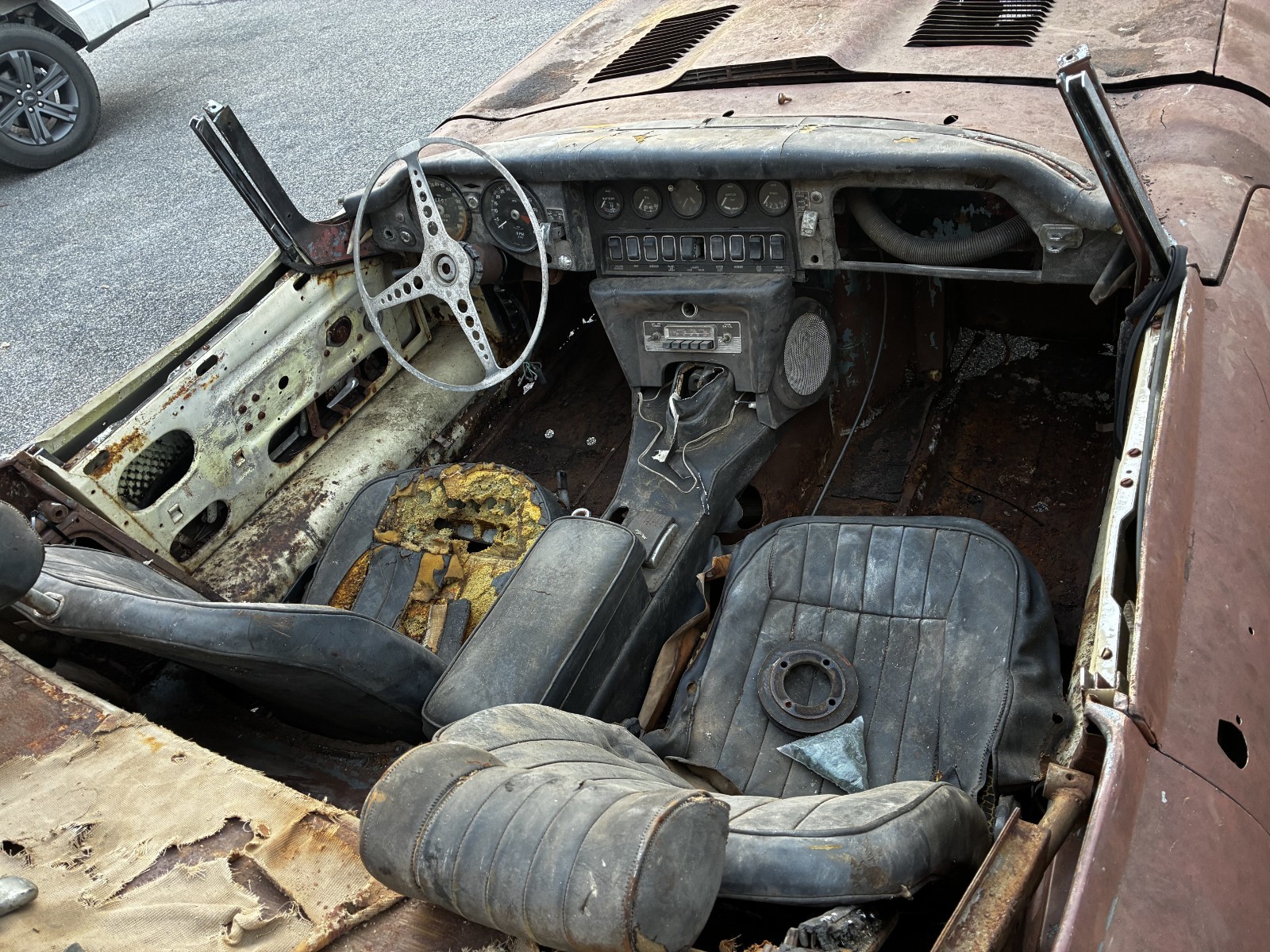 Jaguar-E-Type-1968-Convertible-4