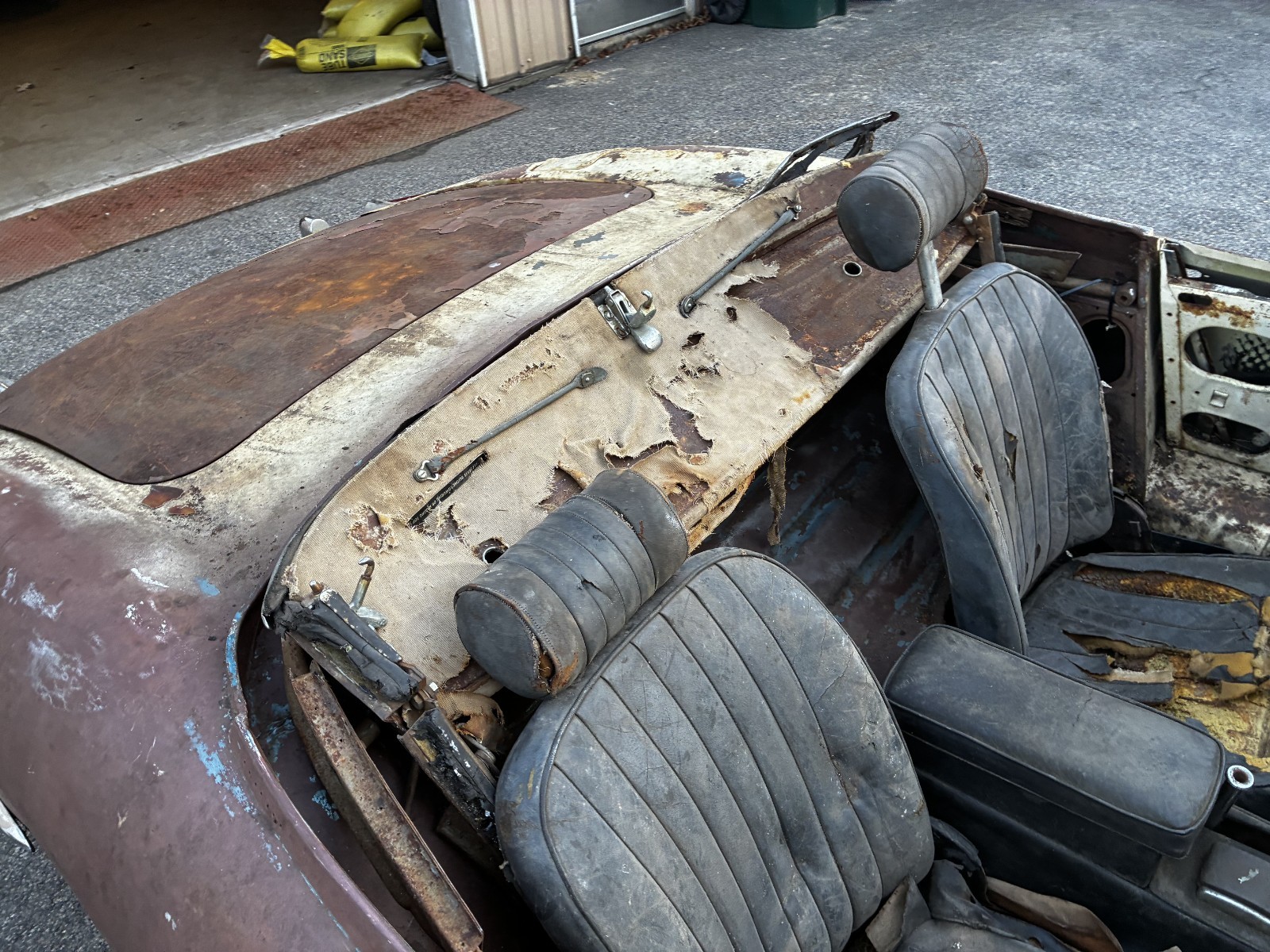 Jaguar-E-Type-1968-Convertible-5
