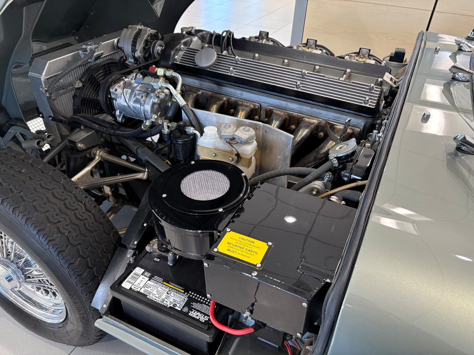 Jaguar-E-Type-1968-Coupe-10