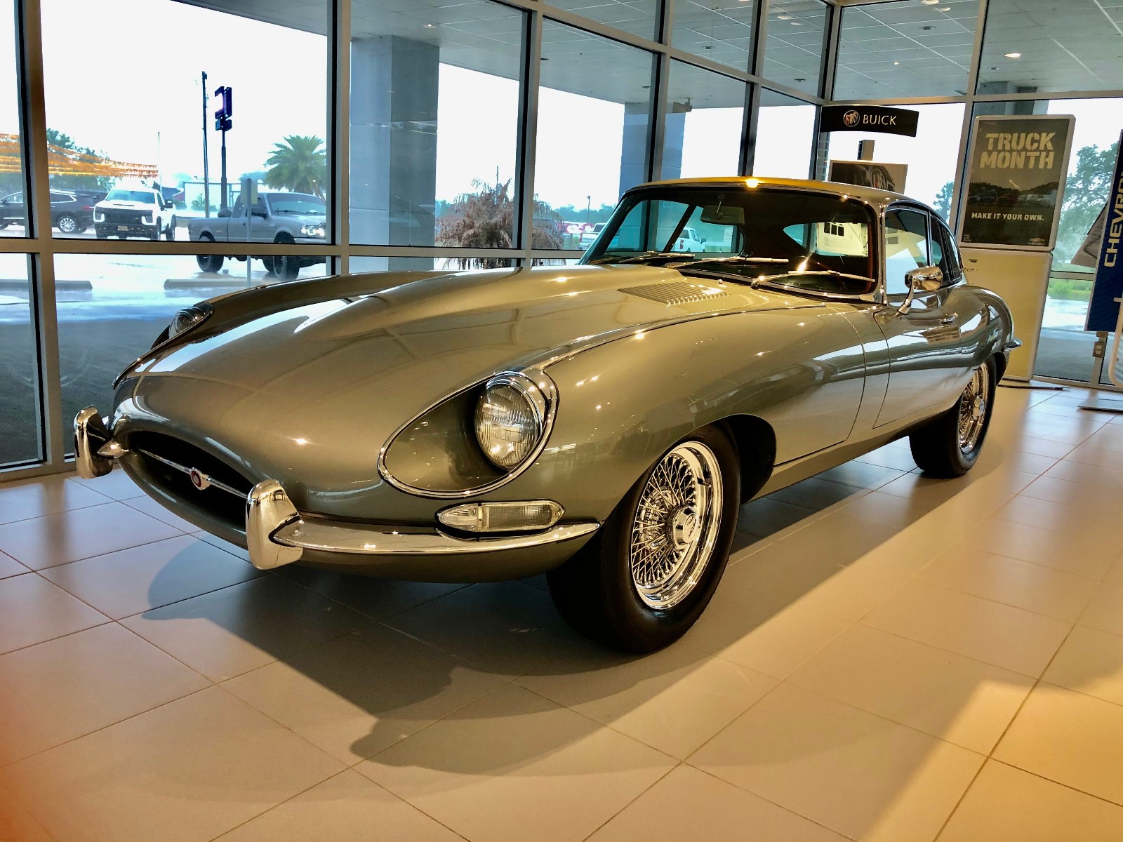 Jaguar-E-Type-1968-Coupe-18
