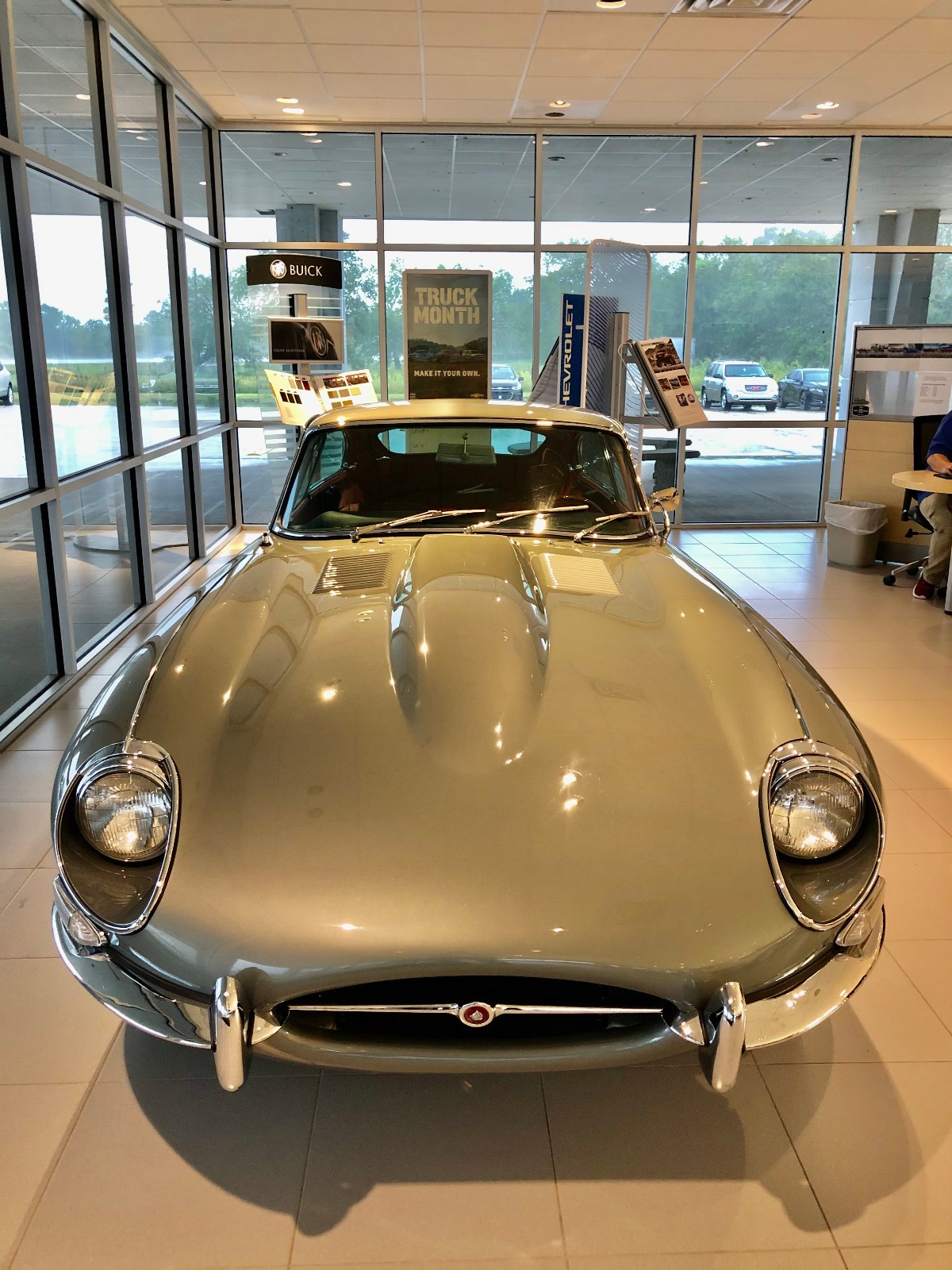 Jaguar-E-Type-1968-Coupe-19