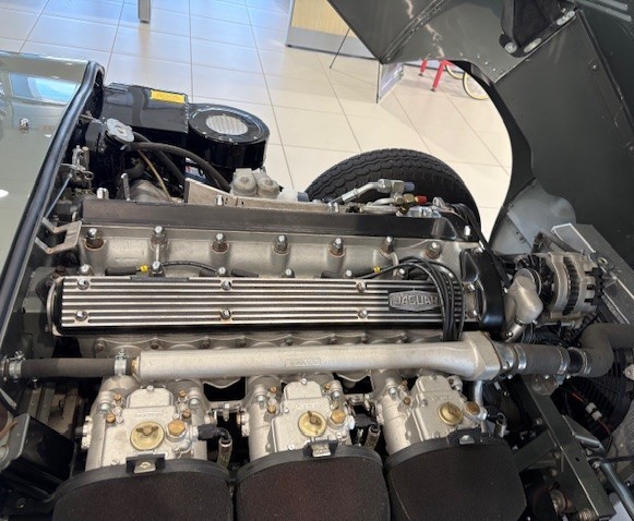 Jaguar-E-Type-1968-Coupe-24