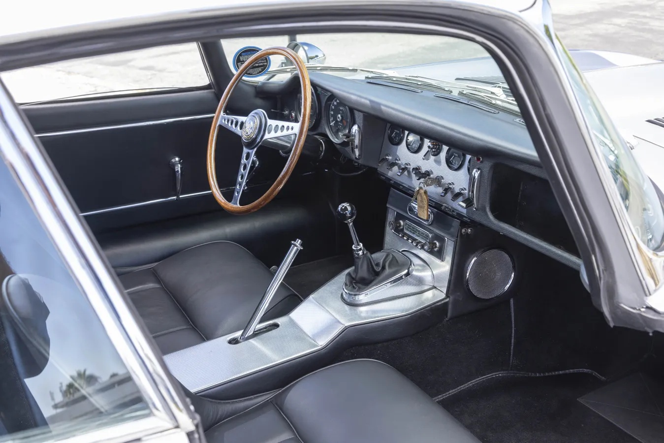 Jaguar-E-type-xke-1962-Silver-Black-1